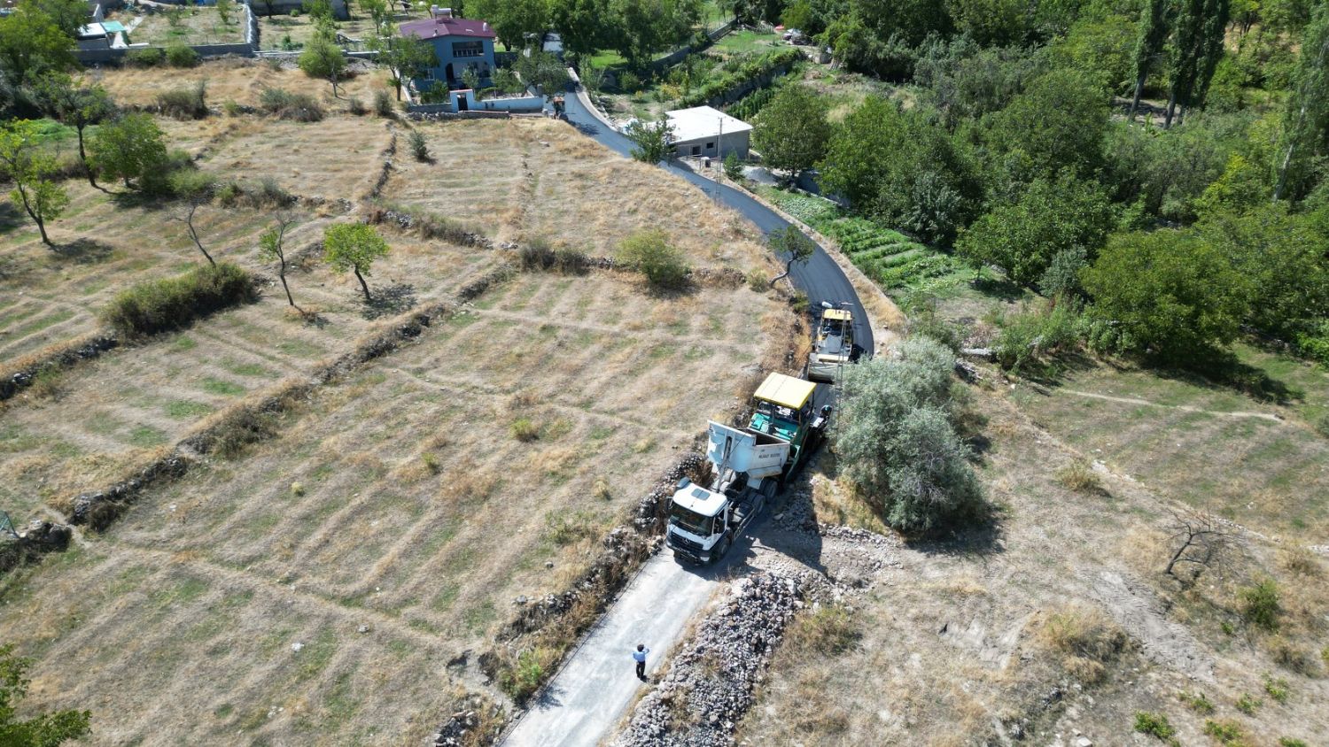 MELİKGAZİ BELEDİYESİ’NDEN BÜYÜK BÜRÜNGÜZ’DE KAPSAMLI ÇALIŞMA