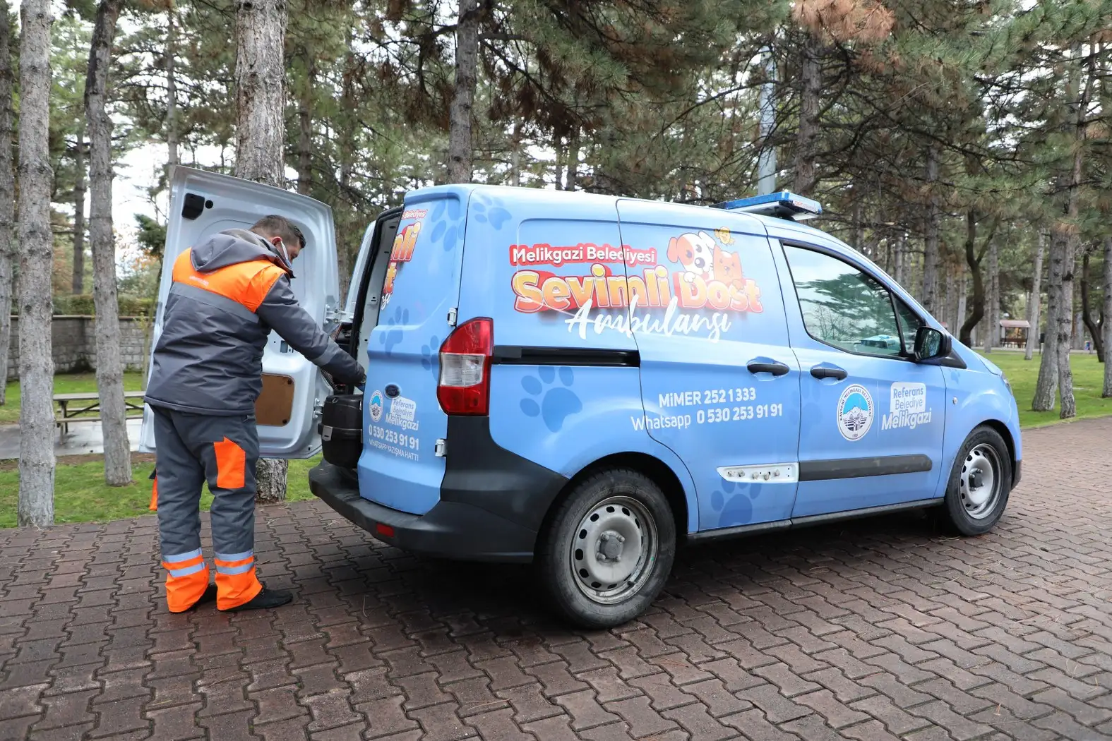 YARDIMA MUHTAÇ SOKAK HAYVANLARI MELİKGAZİ’NİN SEVİMLİ DOST AMBULANSI İLE HAYATA TUTUNDU