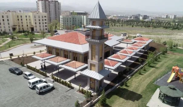 Erciyes Üniversitesi Hacı Bayram Sanık ve Evlatları Cami